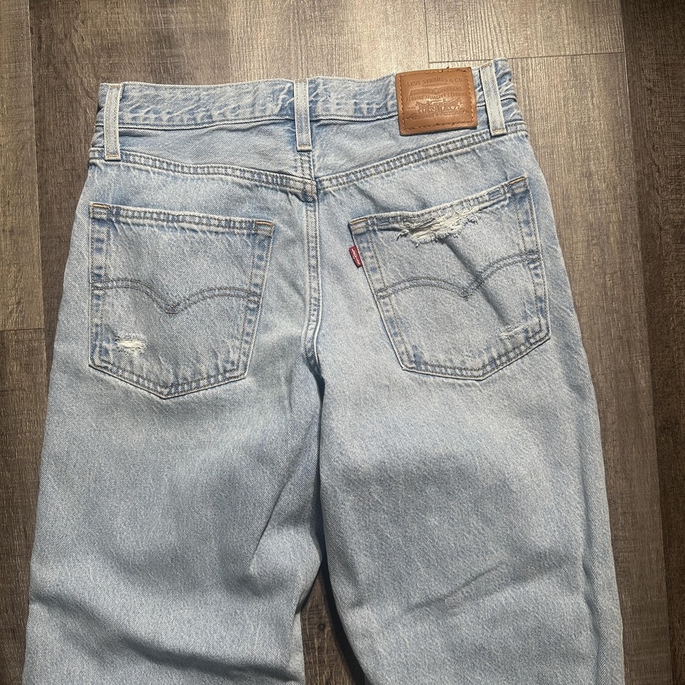 Levis Premium Baggy Dad Jeans Womens 26x30 Light Wash Distressed Ripped Raw Hem - Picture 9 of 16